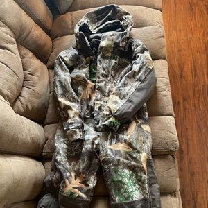 Insulated hunting/snow suit